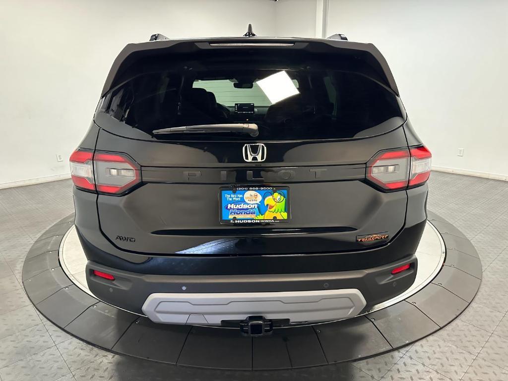 new 2025 Honda Pilot car, priced at $50,850