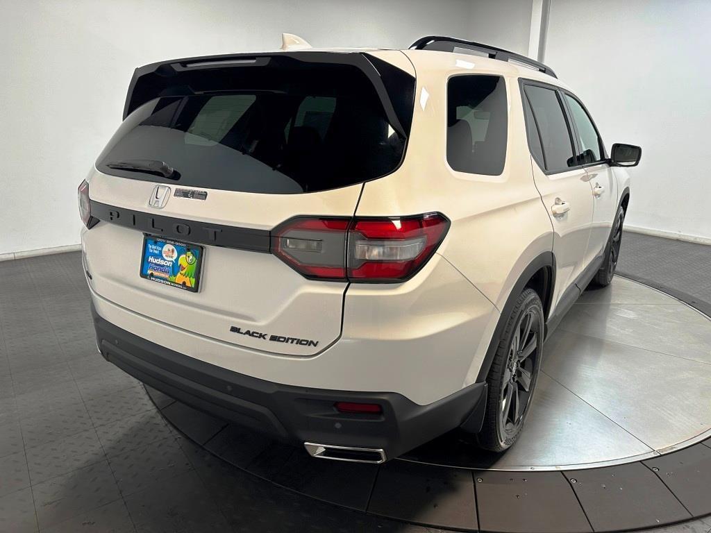 new 2025 Honda Pilot car, priced at $53,280