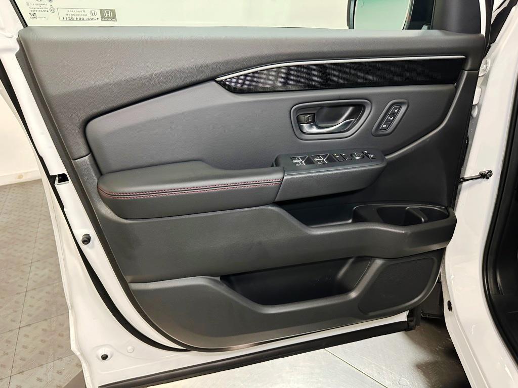 new 2025 Honda Pilot car, priced at $53,280