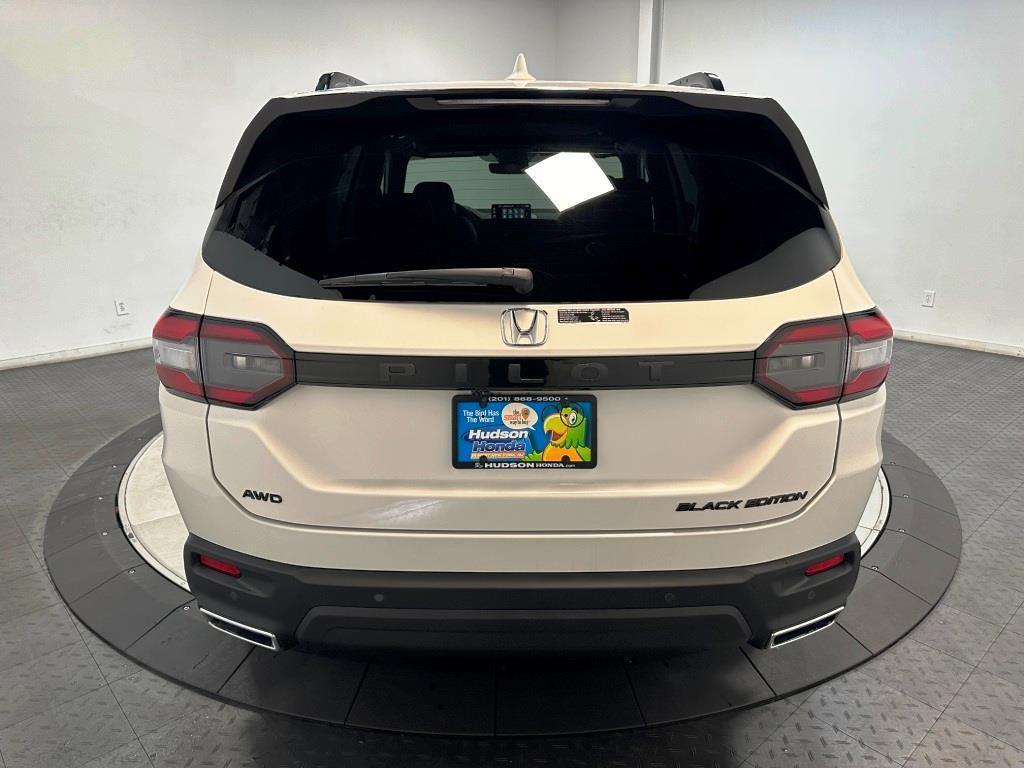new 2025 Honda Pilot car, priced at $53,280