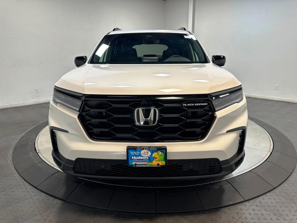 new 2025 Honda Pilot car, priced at $53,280
