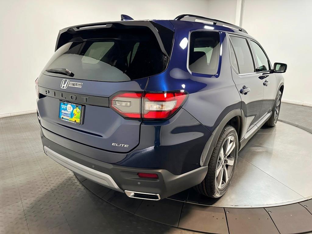 new 2025 Honda Pilot car, priced at $54,575
