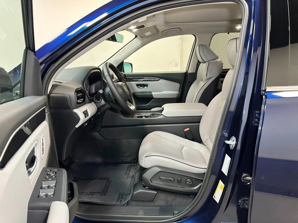 new 2025 Honda Pilot car, priced at $53,530