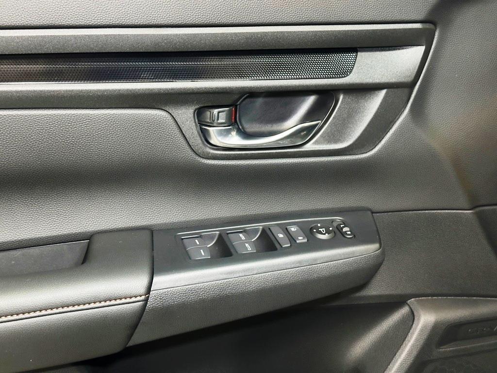 new 2026 Honda CR-V Hybrid car, priced at $40,250