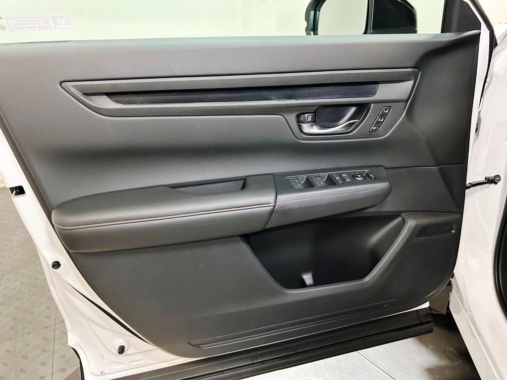new 2025 Honda CR-V Hybrid car, priced at $40,000