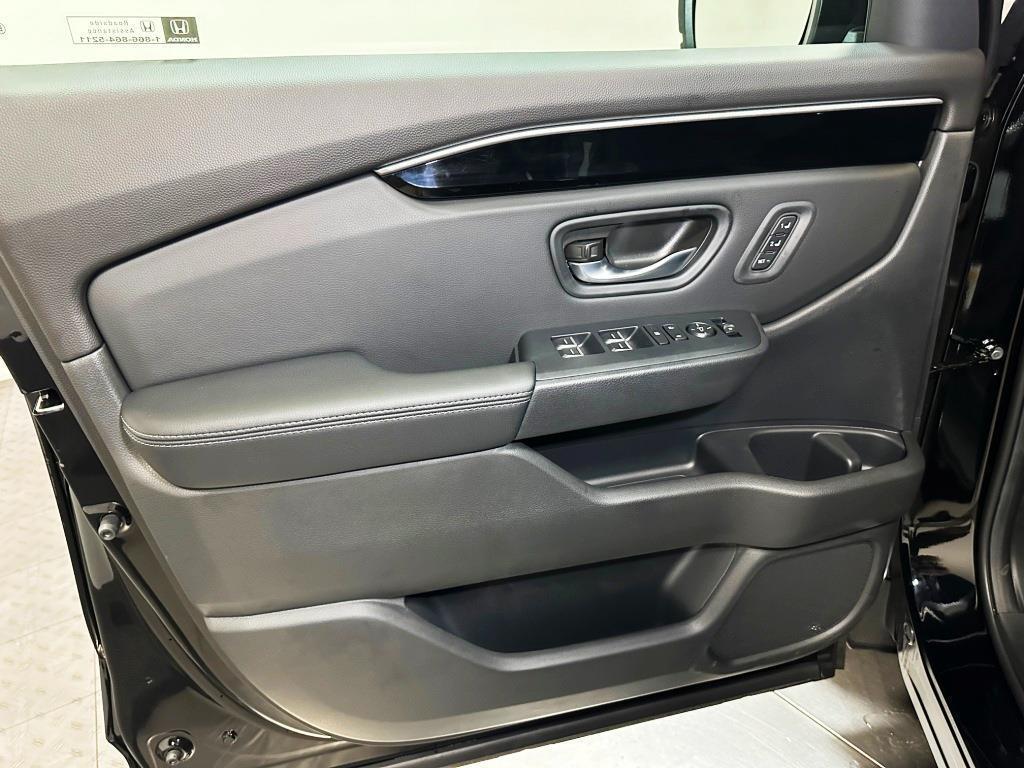 new 2025 Honda Pilot car, priced at $46,050