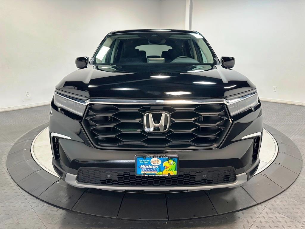 new 2025 Honda Pilot car, priced at $46,050
