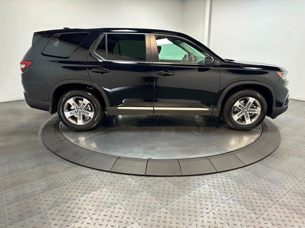 new 2025 Honda Pilot car, priced at $46,050