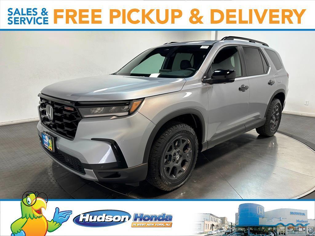 new 2025 Honda Pilot car, priced at $47,645