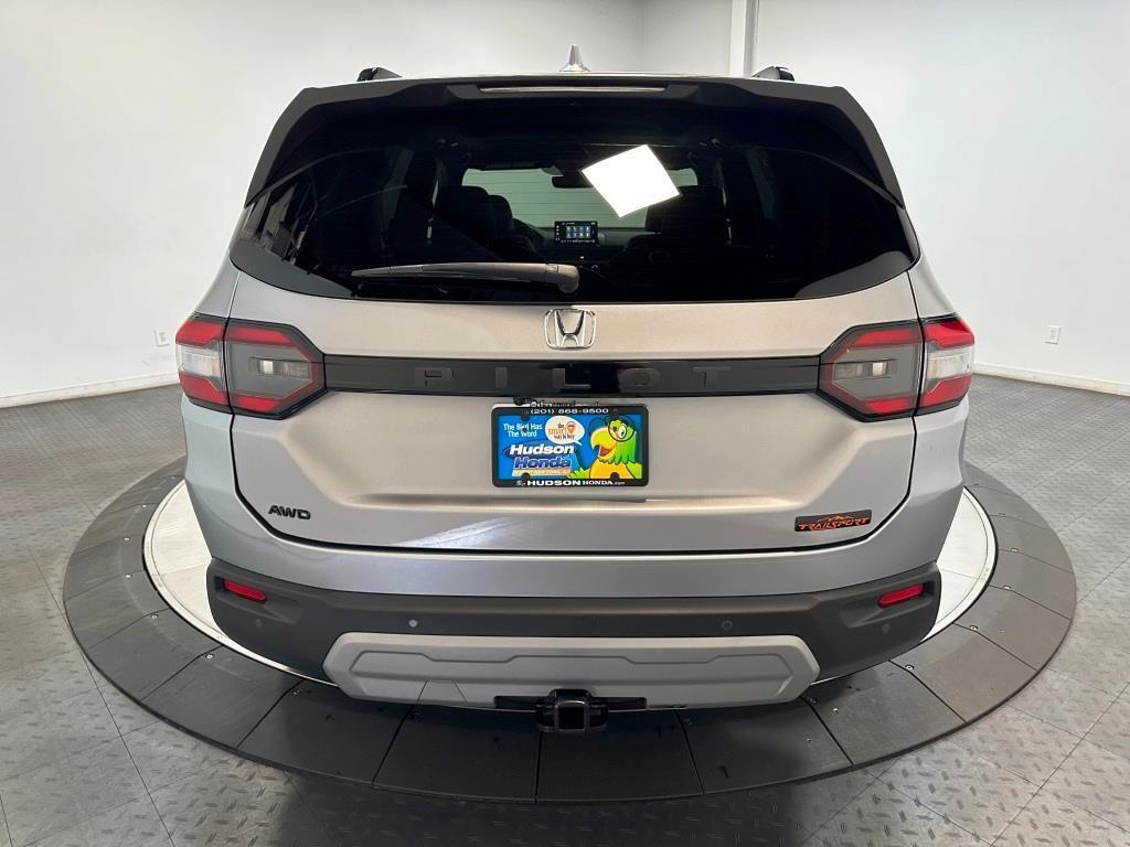 new 2025 Honda Pilot car, priced at $50,895