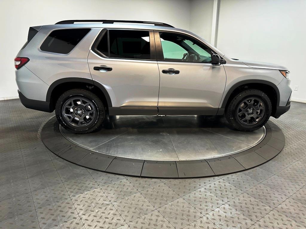 new 2025 Honda Pilot car, priced at $50,895