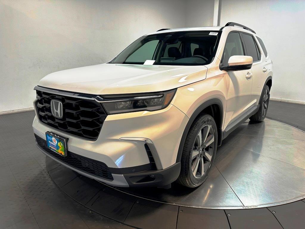 new 2025 Honda Pilot car, priced at $51,550