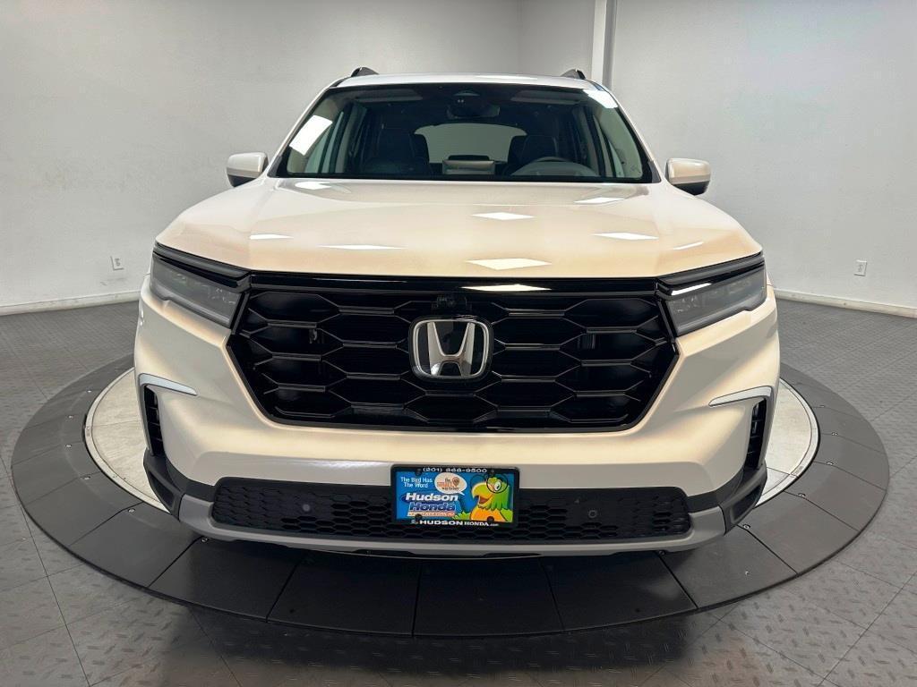 new 2025 Honda Pilot car, priced at $51,780