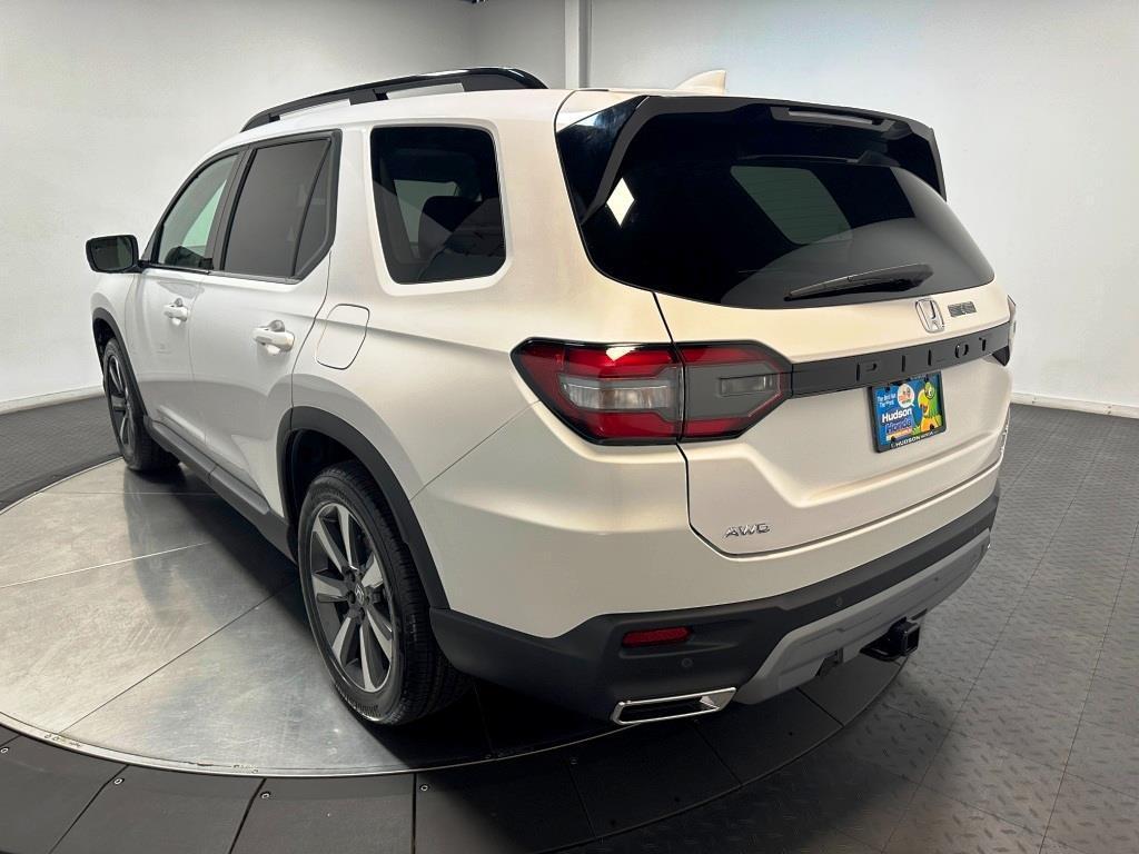 new 2025 Honda Pilot car, priced at $51,780