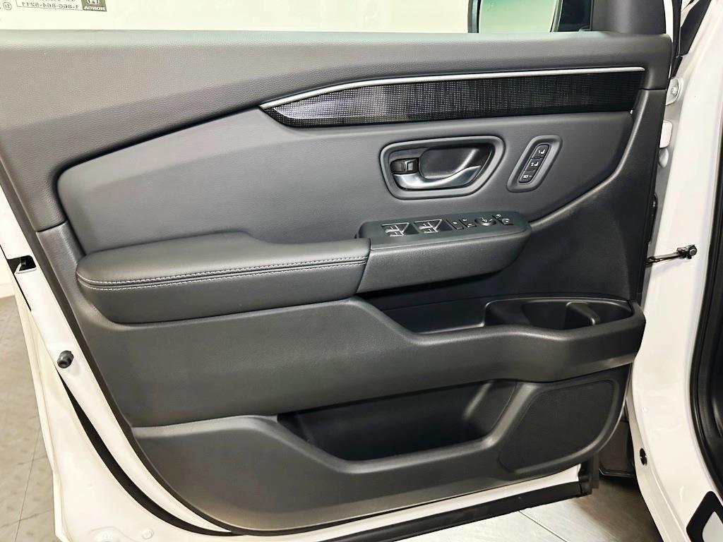 new 2025 Honda Pilot car, priced at $51,780