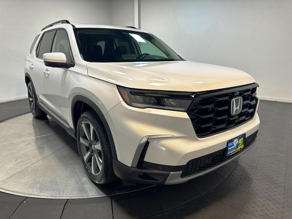 new 2025 Honda Pilot car, priced at $51,780