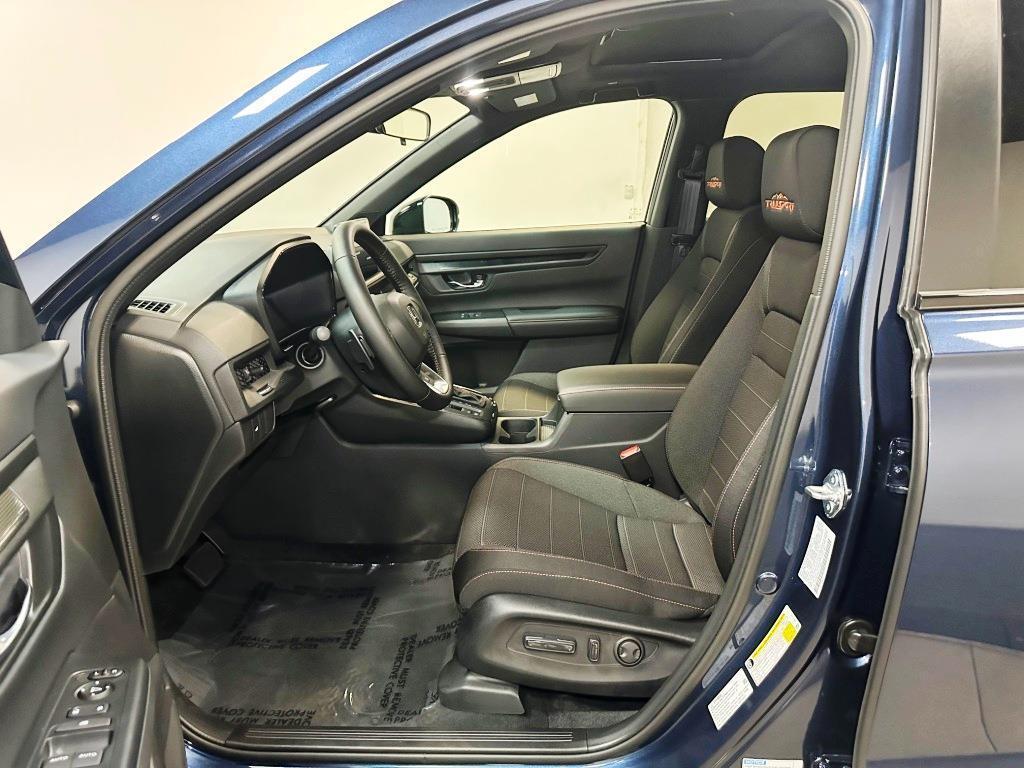 new 2026 Honda CR-V Hybrid car, priced at $40,195