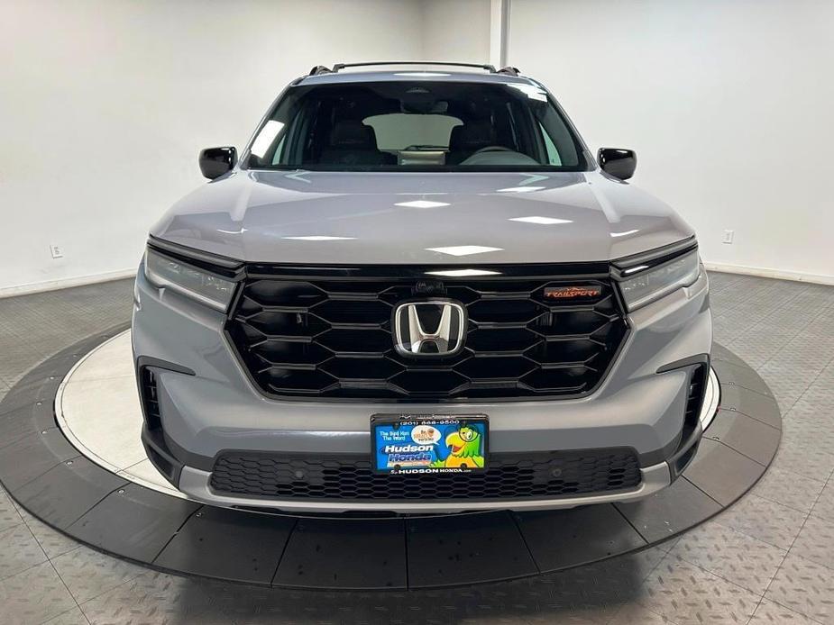 new 2025 Honda Pilot car, priced at $51,250