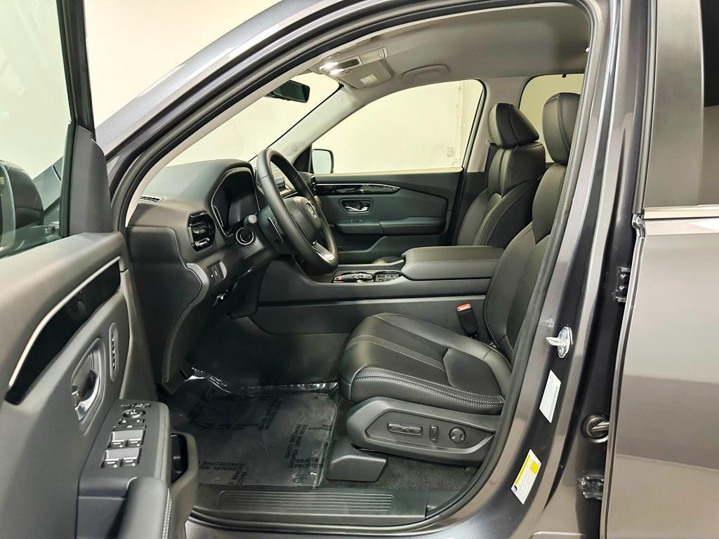 new 2025 Honda Pilot car, priced at $46,050
