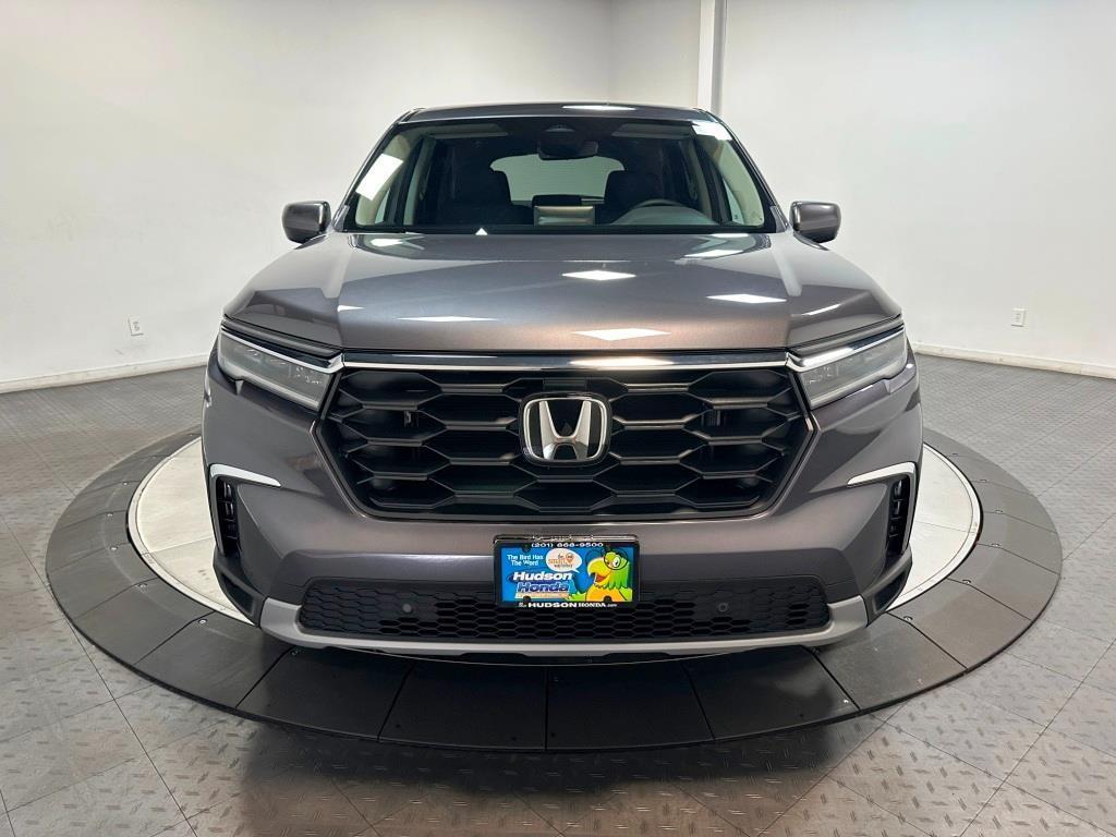 new 2025 Honda Pilot car, priced at $46,050