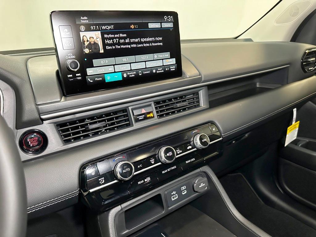 new 2025 Honda Pilot car, priced at $46,050