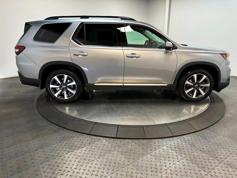 new 2025 Honda Pilot car, priced at $50,695