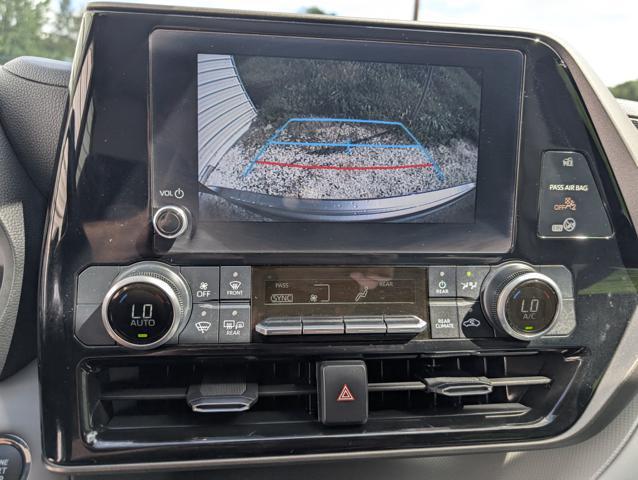 used 2023 Toyota Highlander car, priced at $27,900