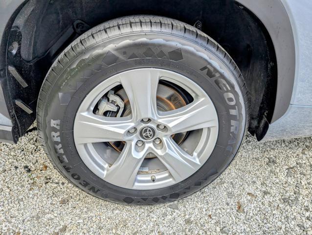 used 2023 Toyota Highlander car, priced at $27,900