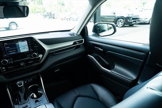 used 2022 Toyota Highlander car, priced at $38,011