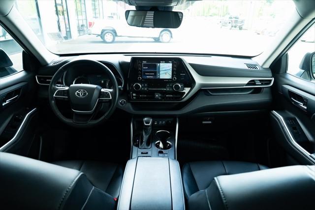used 2022 Toyota Highlander car, priced at $38,011