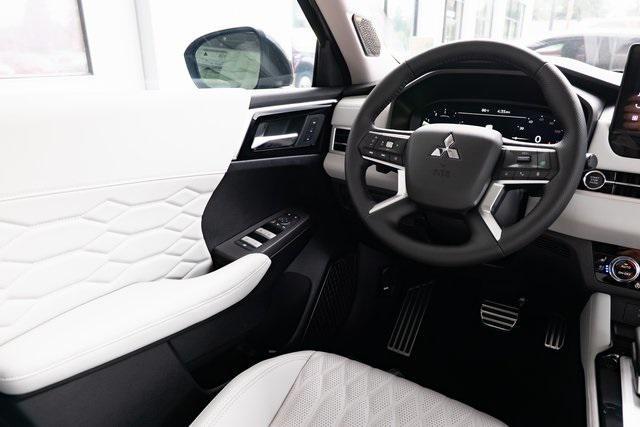 new 2025 Mitsubishi Outlander car, priced at $40,821