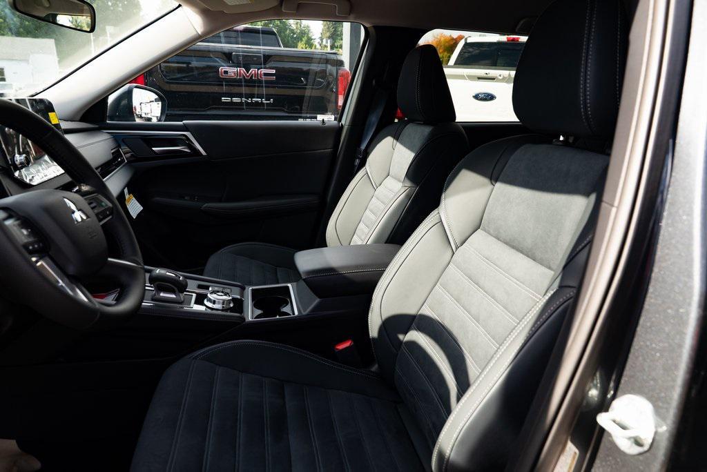 new 2025 Mitsubishi Outlander PHEV car, priced at $44,436