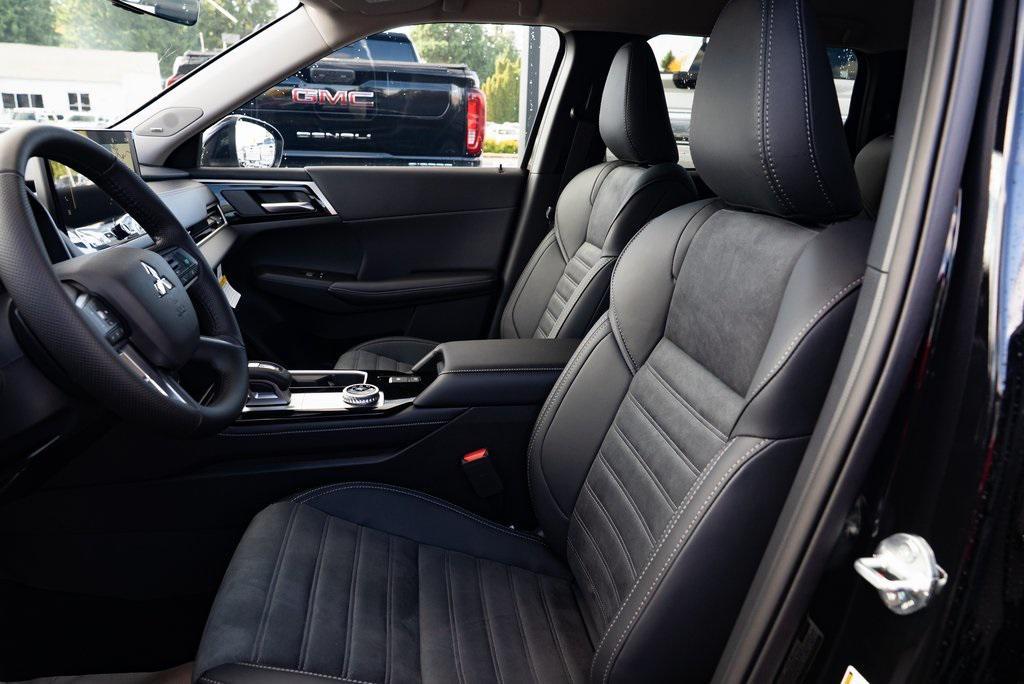 new 2025 Mitsubishi Outlander car, priced at $38,200