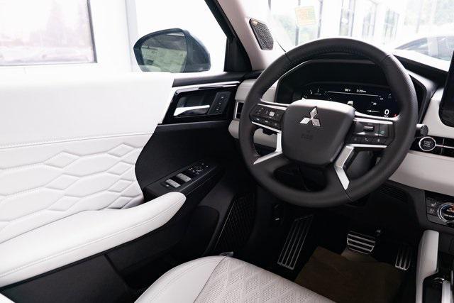 new 2025 Mitsubishi Outlander car, priced at $45,035