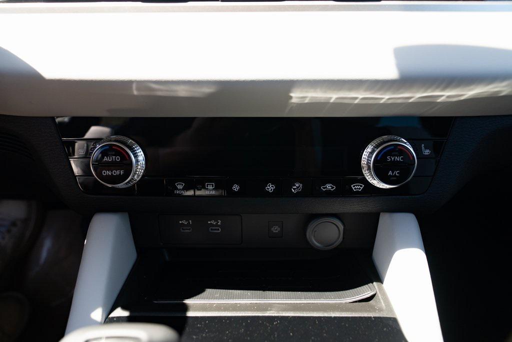 new 2025 Mitsubishi Outlander car, priced at $43,375