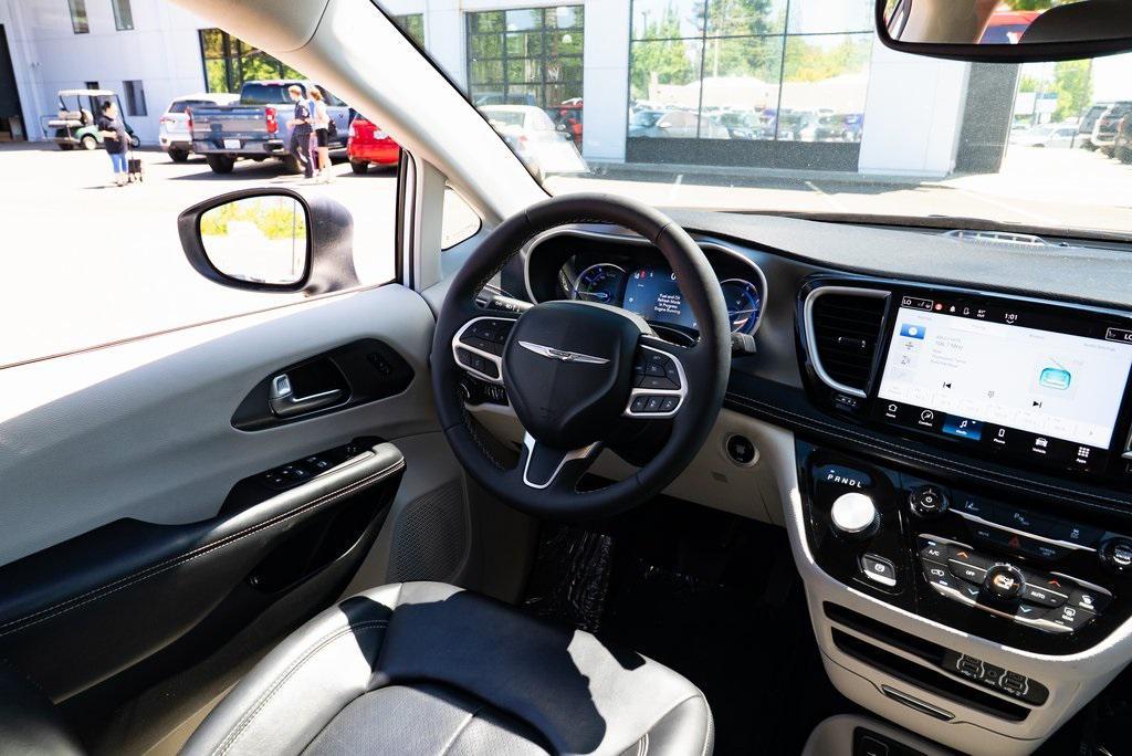 used 2023 Chrysler Pacifica Hybrid car, priced at $29,499