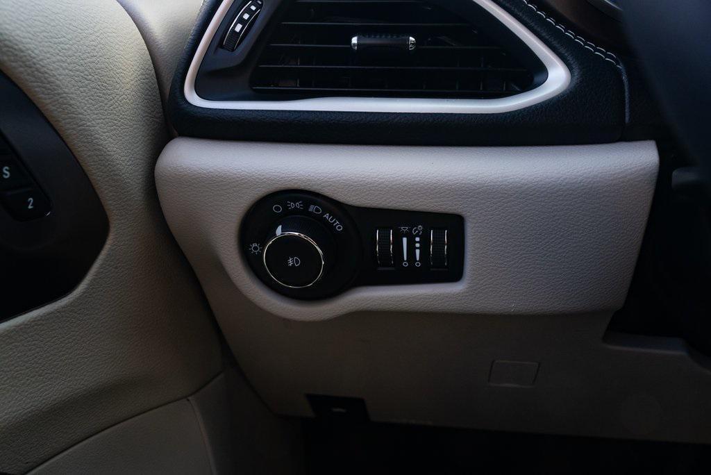 used 2023 Chrysler Pacifica Hybrid car, priced at $29,499