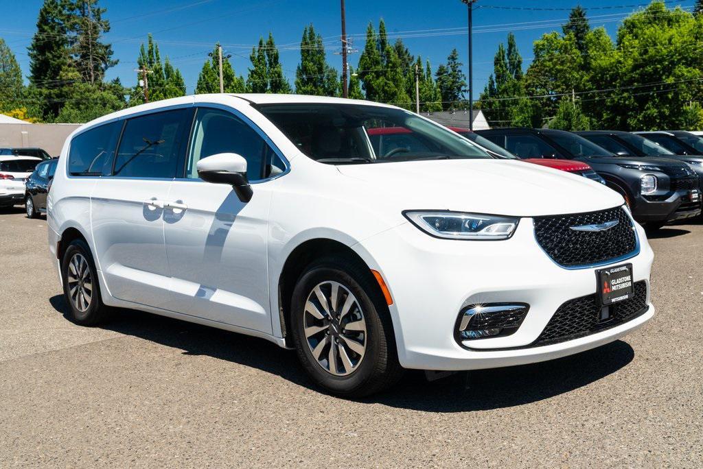 used 2023 Chrysler Pacifica Hybrid car, priced at $29,499
