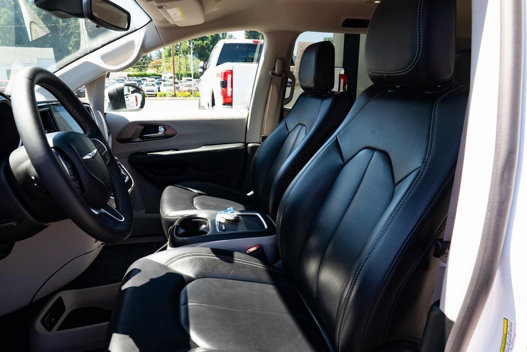 used 2023 Chrysler Pacifica Hybrid car, priced at $29,499