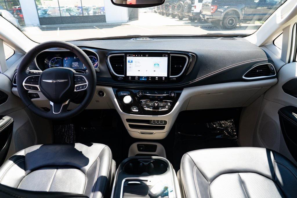 used 2023 Chrysler Pacifica Hybrid car, priced at $29,499
