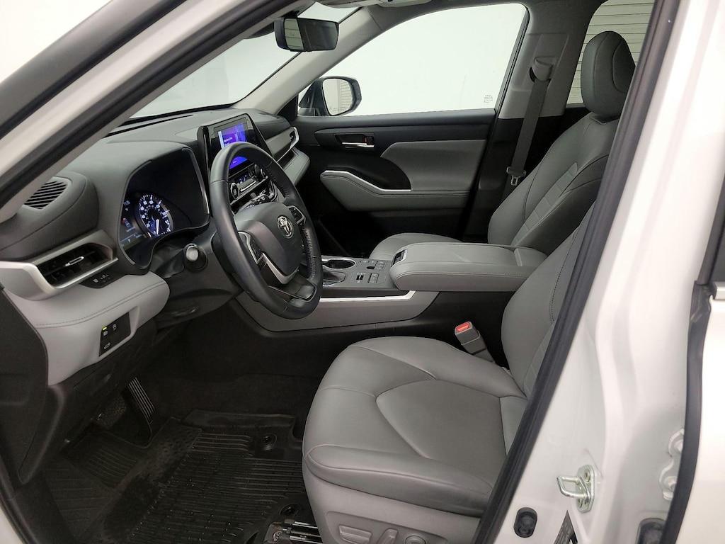 used 2023 Toyota Highlander car, priced at $40,998
