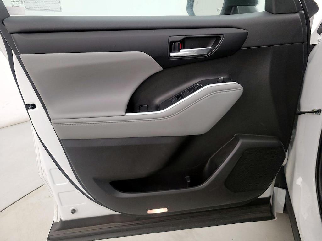 used 2023 Toyota Highlander car, priced at $40,998