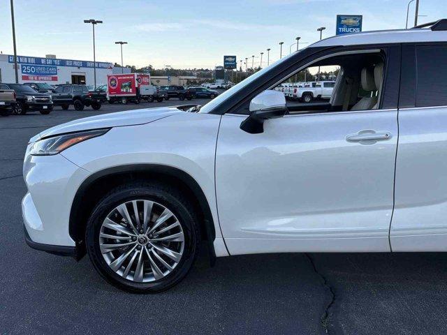 used 2021 Toyota Highlander car, priced at $40,993