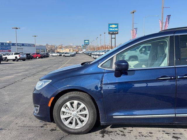 used 2017 Chrysler Pacifica car, priced at $9,994