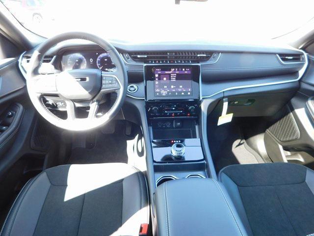 new 2025 Jeep Grand Cherokee car, priced at $38,225