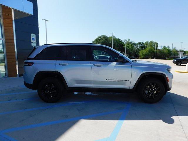 new 2025 Jeep Grand Cherokee car, priced at $38,225