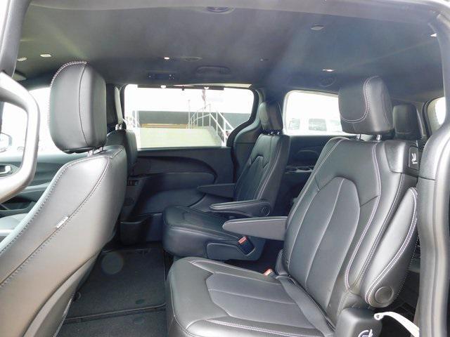 new 2025 Chrysler Pacifica car, priced at $41,452