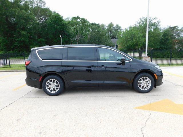 new 2025 Chrysler Pacifica car, priced at $41,452