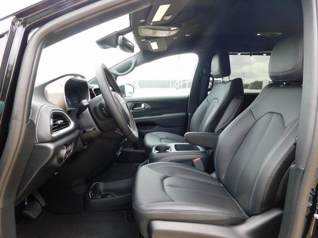 new 2025 Chrysler Pacifica car, priced at $41,452