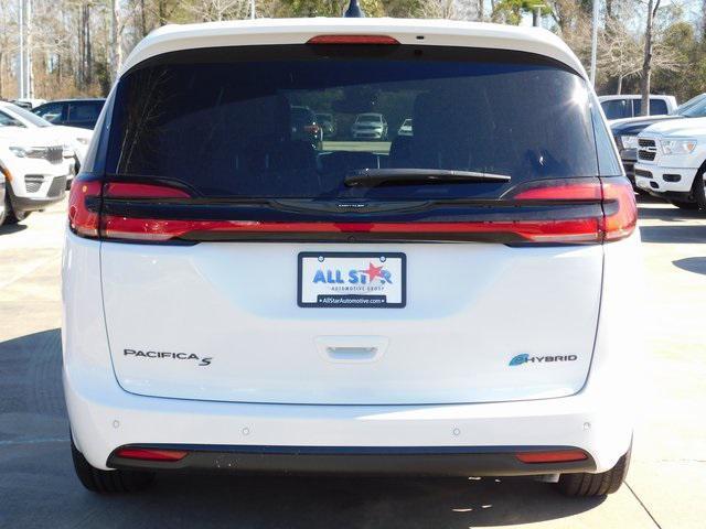 new 2024 Chrysler Pacifica Hybrid car, priced at $44,256